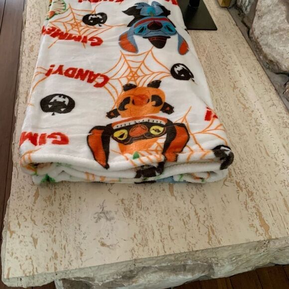 Stitch “Gimme Candy” Halloween throw plush blanket - Picture 10 of 10